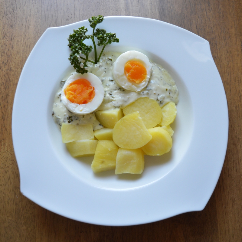 Kräutersoße mit Kartoffeln und Ei – Tante Day design